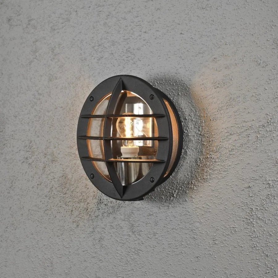 Konstsmide Oden vegglampe utendørs IP23 m/stikkontakt - Svart/klart glass Svart / Klar