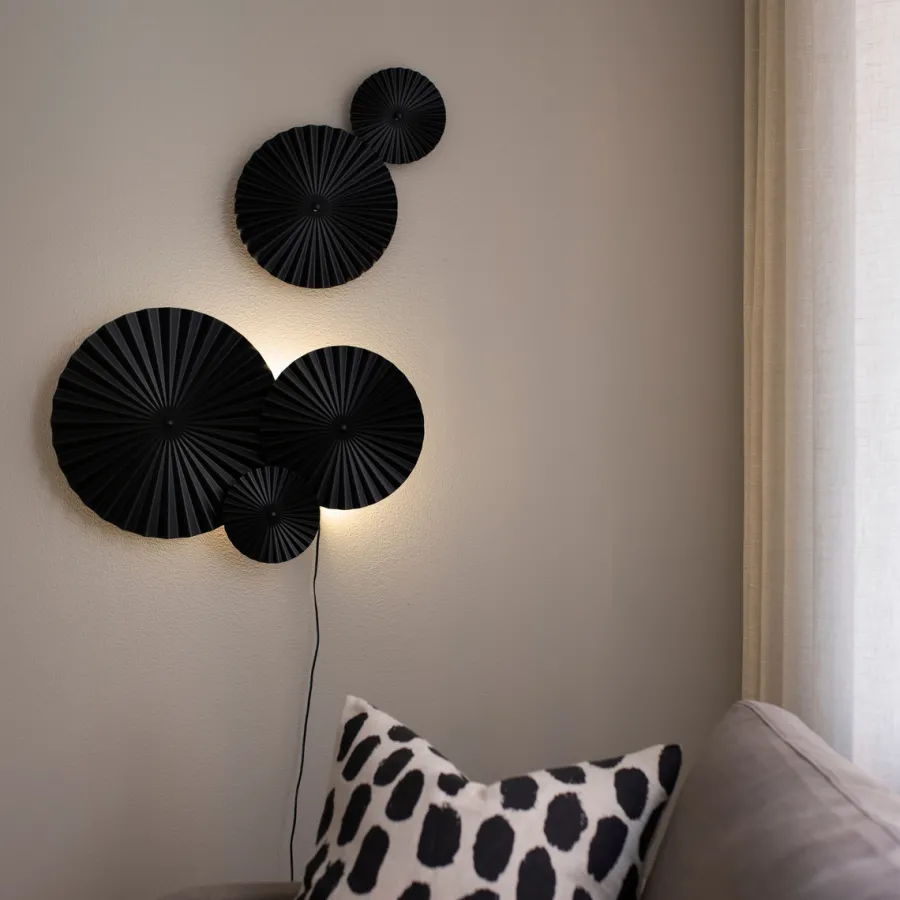 Clearance Globen Lighting Omega vegglampe - Svart