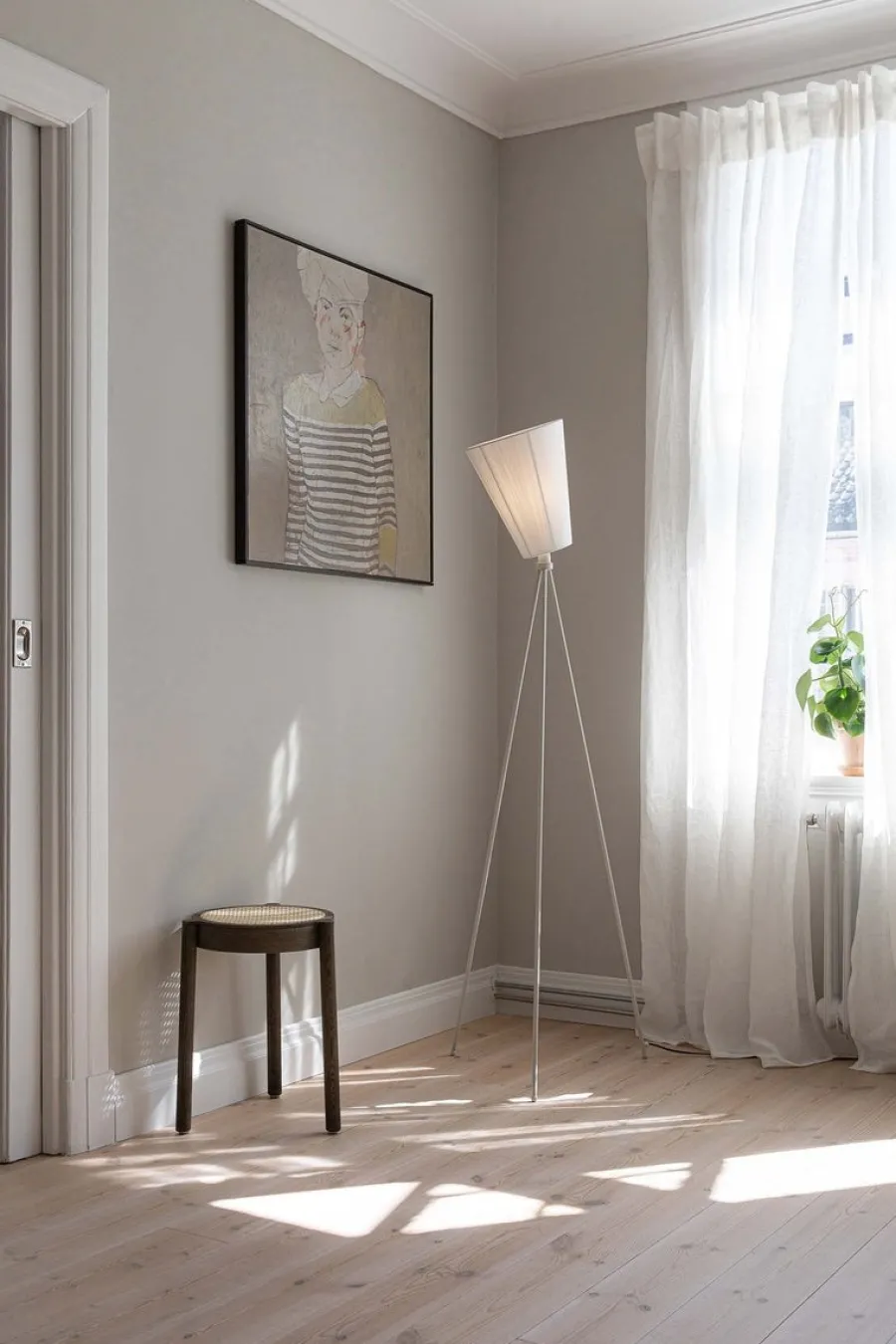 Best Northern Oslo Wood gulvlampe hvit med skjerm