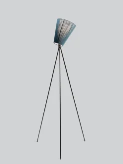 Best Northern Oslo Wood gulvlampe svart med skjerm