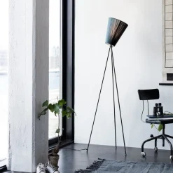 Best Northern Oslo Wood gulvlampe svart med skjerm