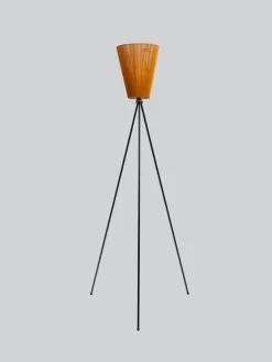 Best Northern Oslo Wood gulvlampe svart med skjerm