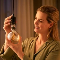 Best Philips Hue white LED 7W E27 G93 2200-4500 Kelvin - 95 mm Hvit