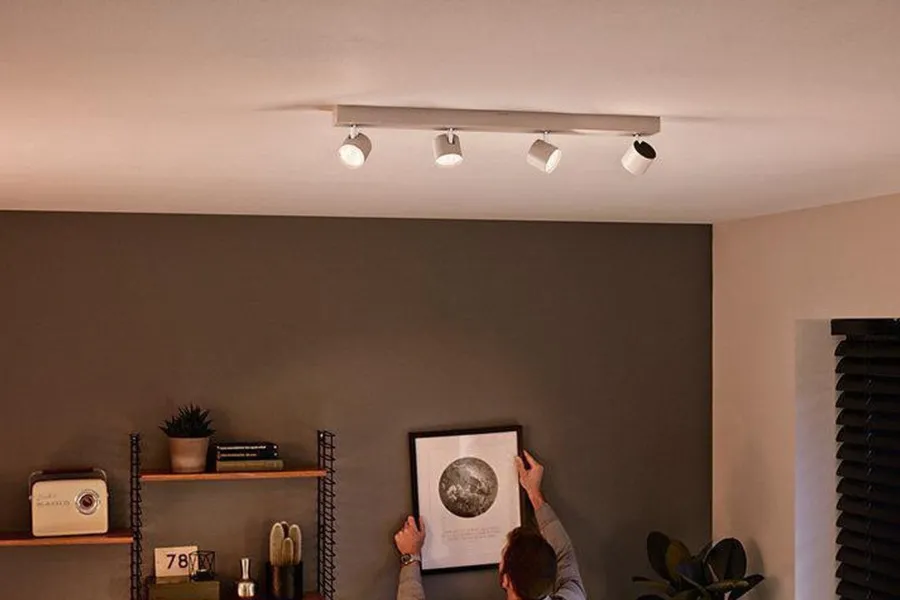 New Philips Star Warmglow 4 LED-spot dimbar - Hvit
