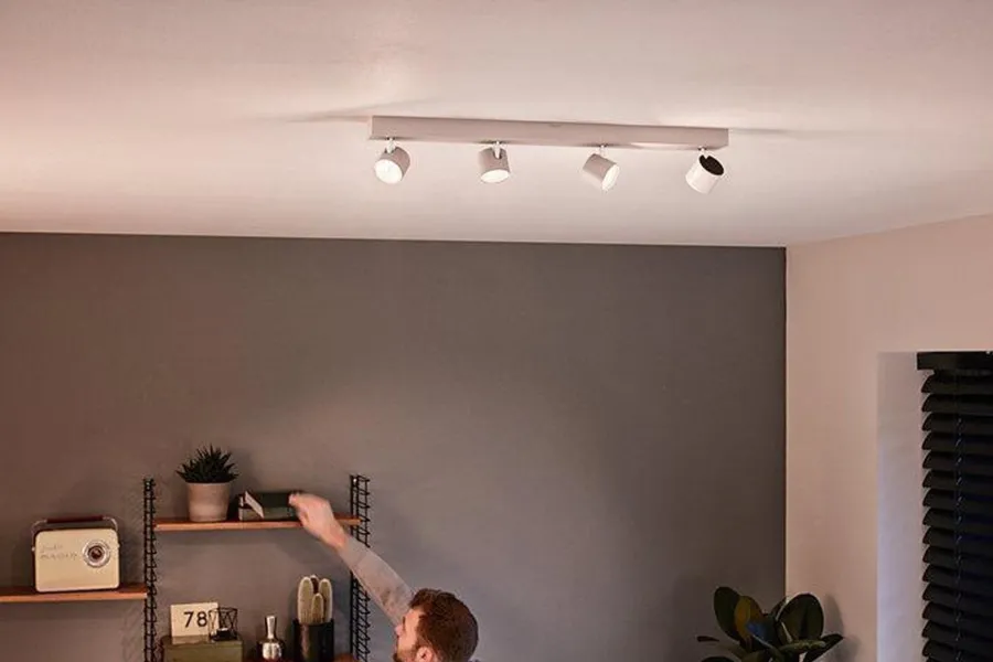 New Philips Star Warmglow 4 LED-spot dimbar - Hvit