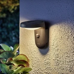 Best Philips Tyla vegglampe 1,2W 3000 Kelvin IP44 solcelledrevet med dag/natt og bevegelses sensor Svart