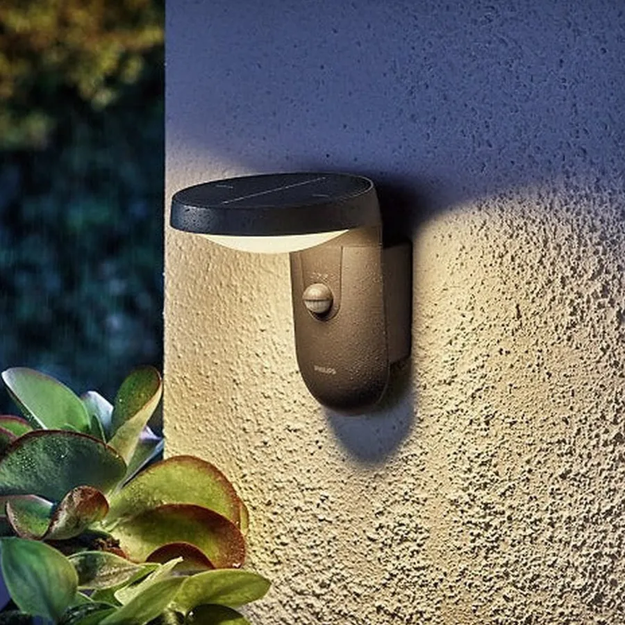 Best Philips Tyla vegglampe 1,2W 3000 Kelvin IP44 solcelledrevet med dag/natt og bevegelses sensor Svart