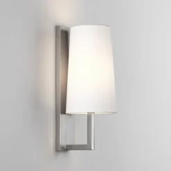 Discount Astro Lighting Riva 350 vegglampe IP44 med skjerm Krom / Hvit