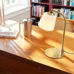Discount Halo Designs Room 49 bordlampe 40 cm - Opal/Antikk messing Messing / Opal