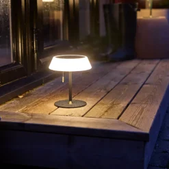 Best Halo Designs Solar portabel bordlampe utendørs IP54 oppladbar USB-C og solcelle Terracotta