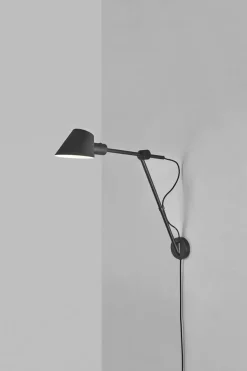 Online DFTP Stay Long vegglampe - Svart