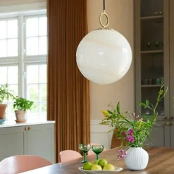 Best Halo Designs Stockholm takpendel Ø24 cm Opal/Marmorbrun