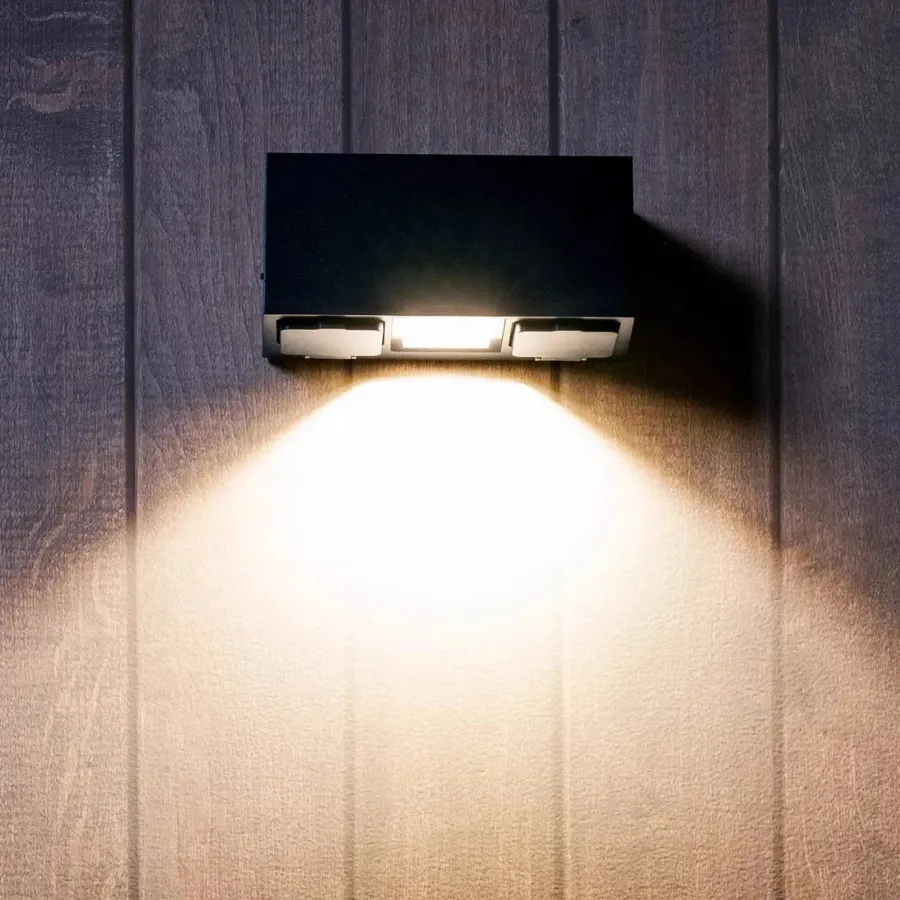 Sale Norlux Talos vegglampe utendørs IP54 8W m/dobbel stikkontakt Svart