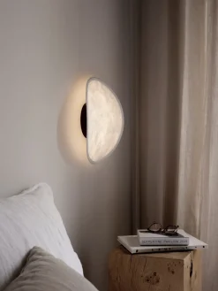 Clearance New Works Tense Vegglampe - Sort Sokkel Hvit